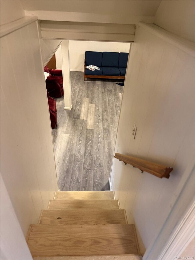 Building Photo - 14 Genesee Dr