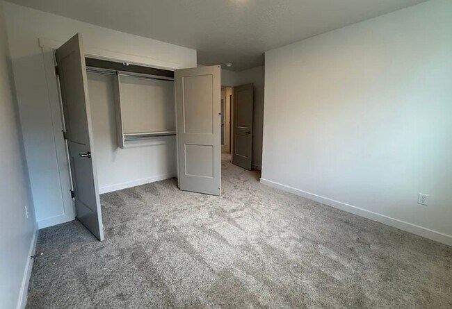 Building Photo - Brand New unit!