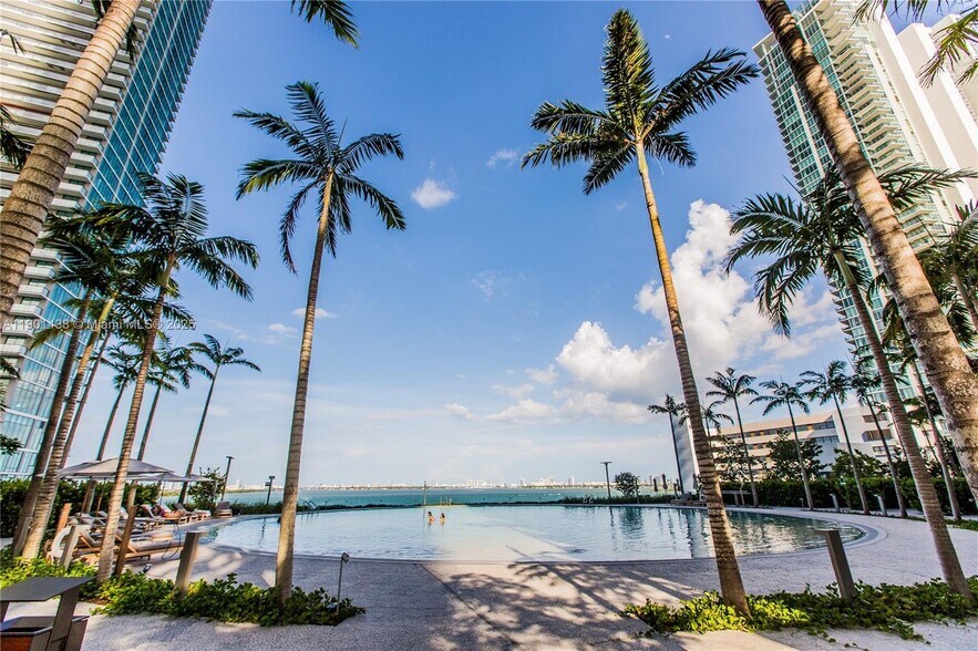 Building Photo - 650 NE 32nd St