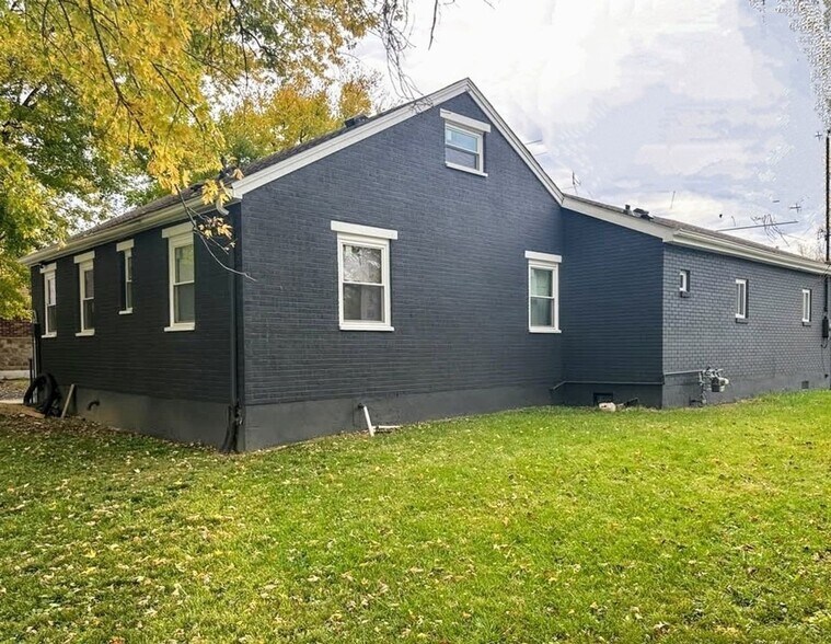 Building Photo - 8079 W Third St