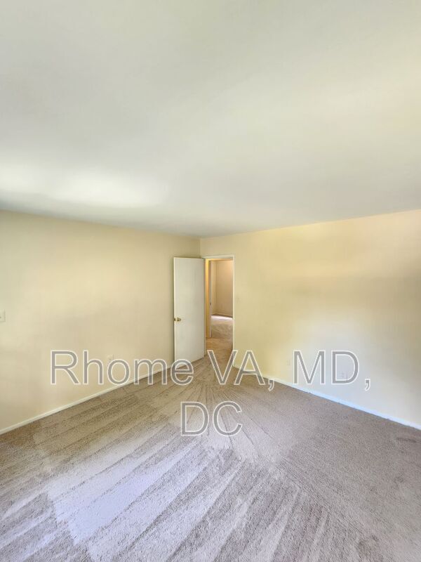 Building Photo - 7752 Matisse Way