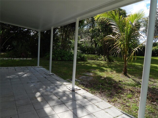 Building Photo - 7800 SW 69th Ave