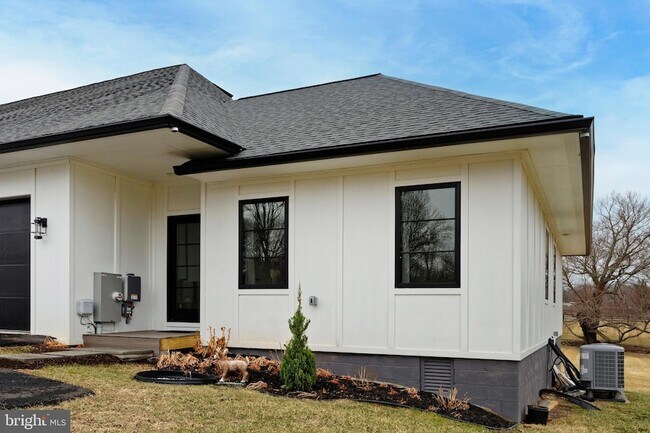 Building Photo - 23443 Dover Rd