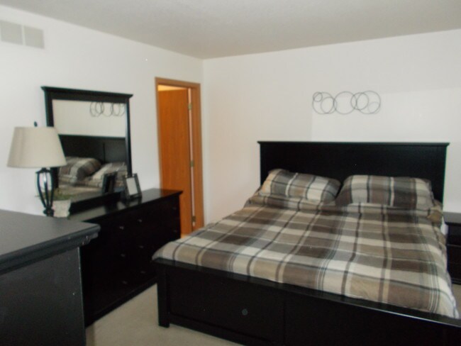 Master Bedroom - 2015 Sterling Ct