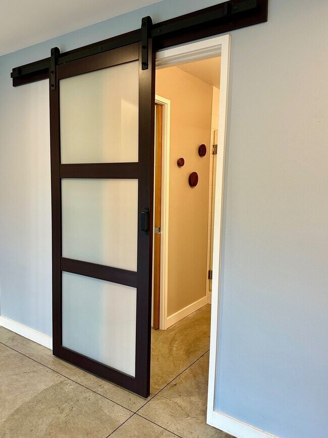 Building Photo - Beacon Hill Townhouse