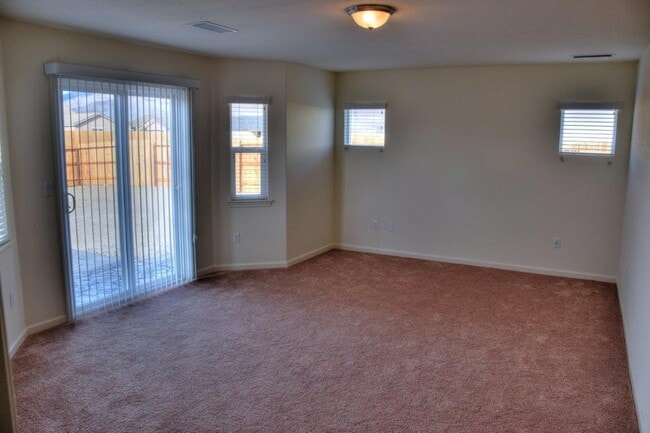 Building Photo - Beautiful Riverpark Home With All Appliances And PET FRIENDLY!