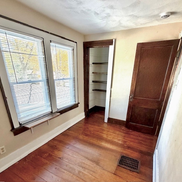 Building Photo - 1106 N Hickory St