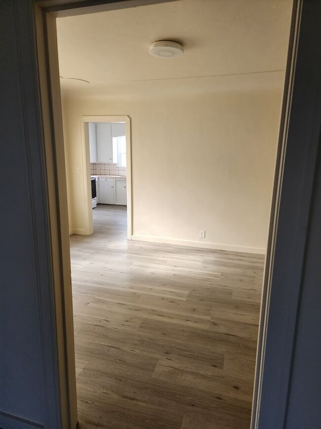 Building Photo - Country Home Between Empire and Waterford-  3 Bedroom 1 Bathroom With Central Heat And Air