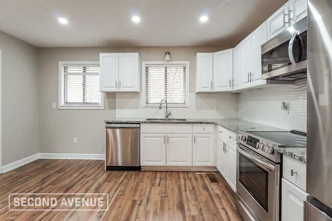 Building Photo - 325 16th Ave SW