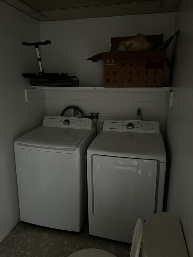 Building Photo - 238 Trimble Ave