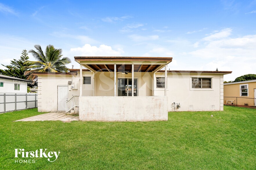 Building Photo - 18000 NW 6th Ct