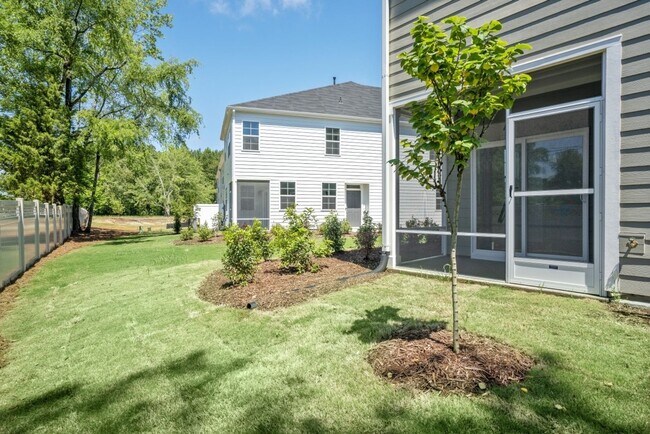 Building Photo - End Unit  Townhome | Open floor plan | 2 C...