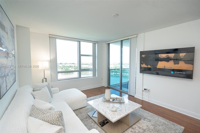 Building Photo - 2641 N Flamingo Rd