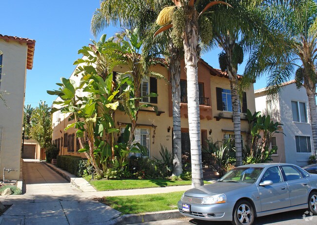 Building Photo - 425 N Sierra Bonita Ave