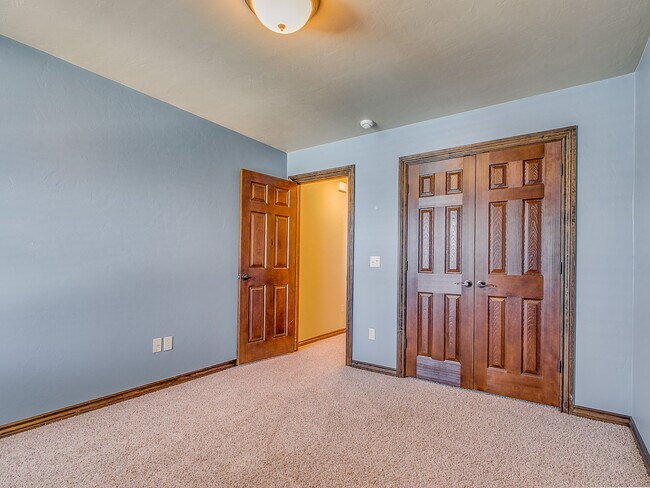 Building Photo - Highly Sought After Stonebridge Addition +...