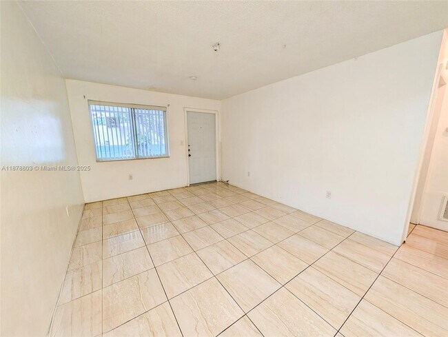 Building Photo - 6040 SW 26th St