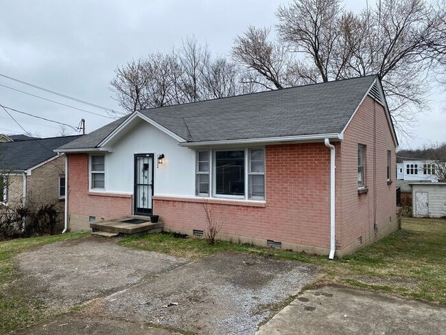 Primary Photo - FOR RENT!!! 3 Bedroom House - Large Fenced...