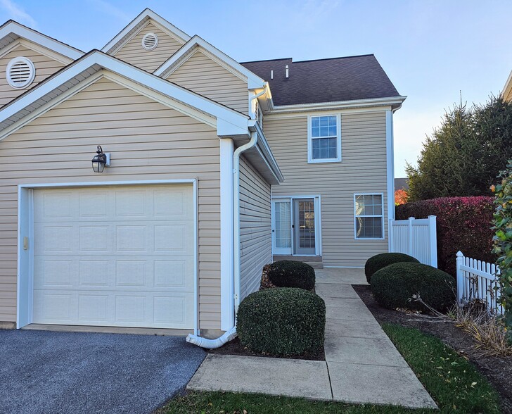 Building Photo - 701 Brentwood Dr