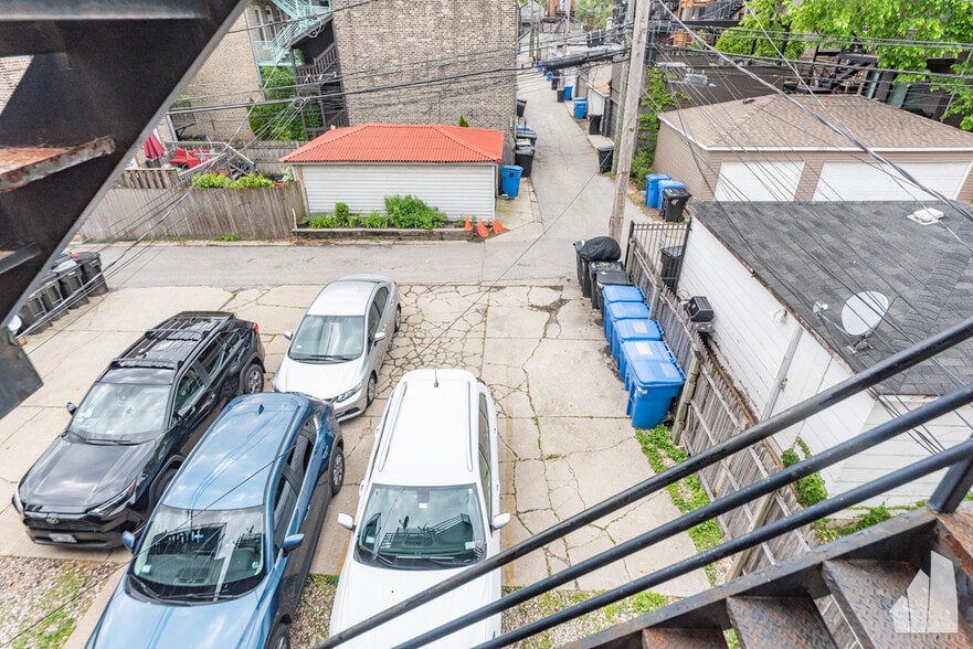 Building Photo - 844 N Wood St