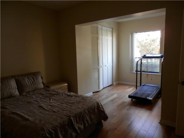 Building Photo - 830 Greensward Ct