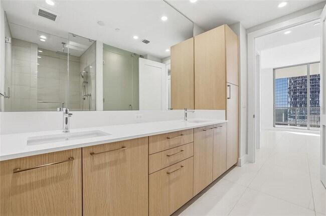 Building Photo - 275 1st Ave S