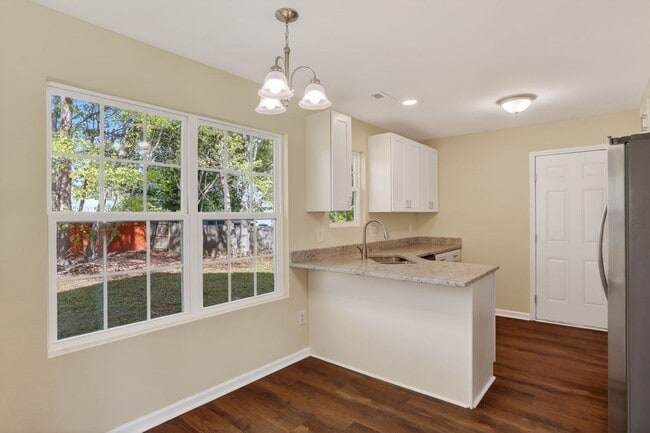 Building Photo - 713 Emerald Ct