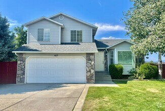 Building Photo - Lovely Sandy Home in Well Kept Neighborhood!