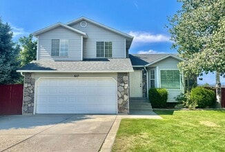 Building Photo - Lovely Sandy Home in Well Kept Neighborhood!
