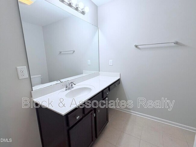 Building Photo - 210 Hamlet Pl