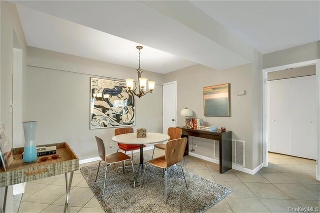 Building Photo - 6 Bronxville Glen Dr