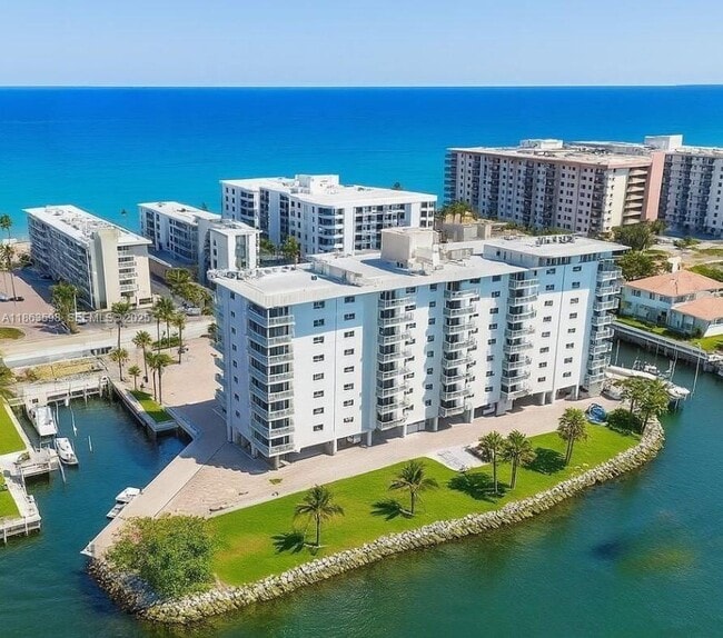 Building Photo - 1160 Hillsboro Mile