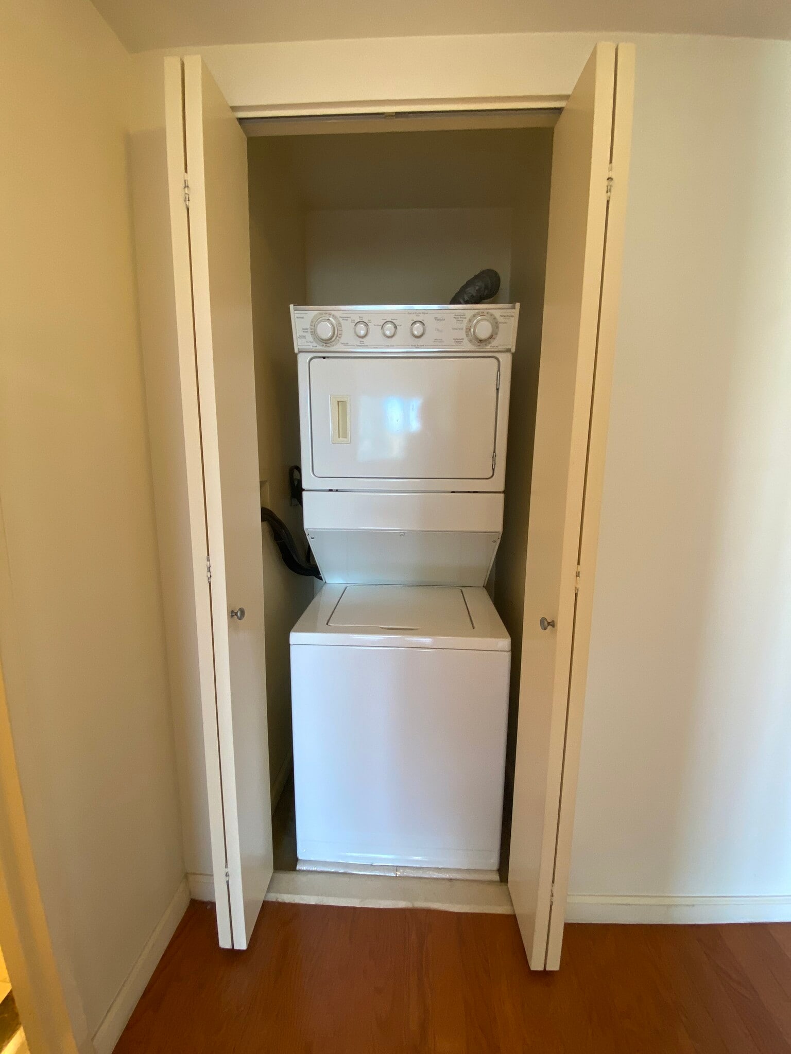 Building Photo - 455 Main St