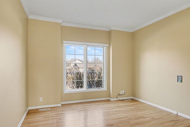 Building Photo - Spacious 4br/4.5 ba Home in Millard Mission Park Neighborhood. Huge Yard, 3 Car Garage