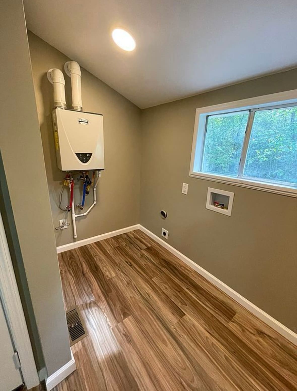 Laundry/closet - 612 Cove Rd