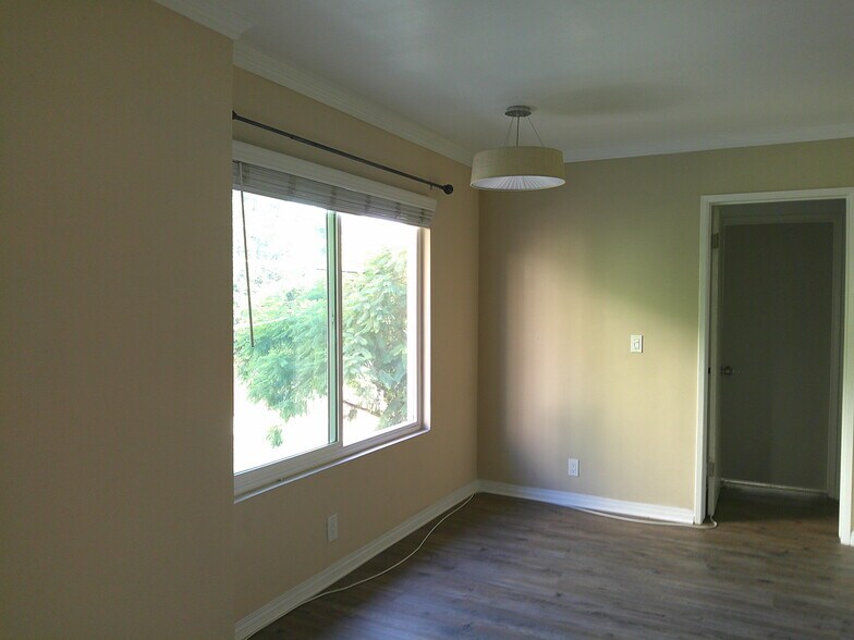 Building Photo - 311 N Westlake Ave