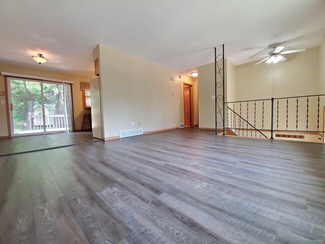 Building Photo - 4023 5th Pl NW