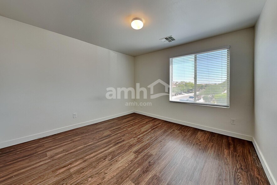 Building Photo - 4206 S 105th Dr