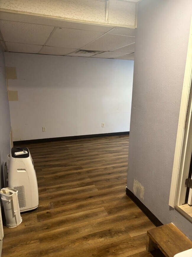 Building Photo - 213 Elm