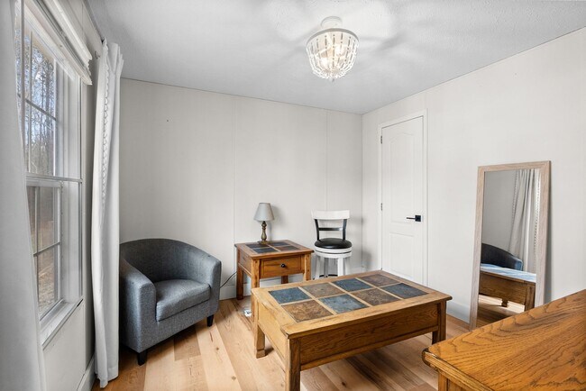 Building Photo - Ranch with 6 Acres!