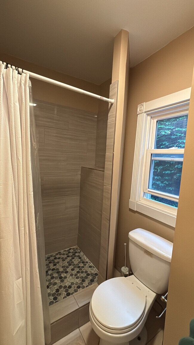 Building Photo - 12010 Paul Ave