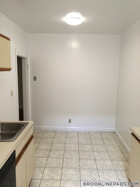 Building Photo - 38 Harris St