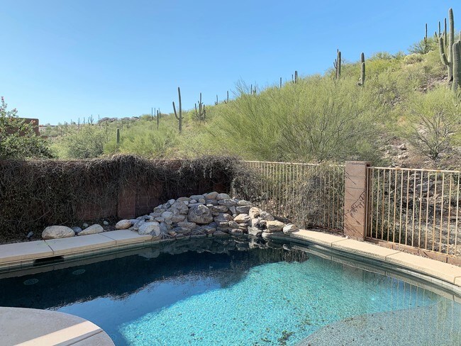 Building Photo - 4365 N Sunset Cliff Dr