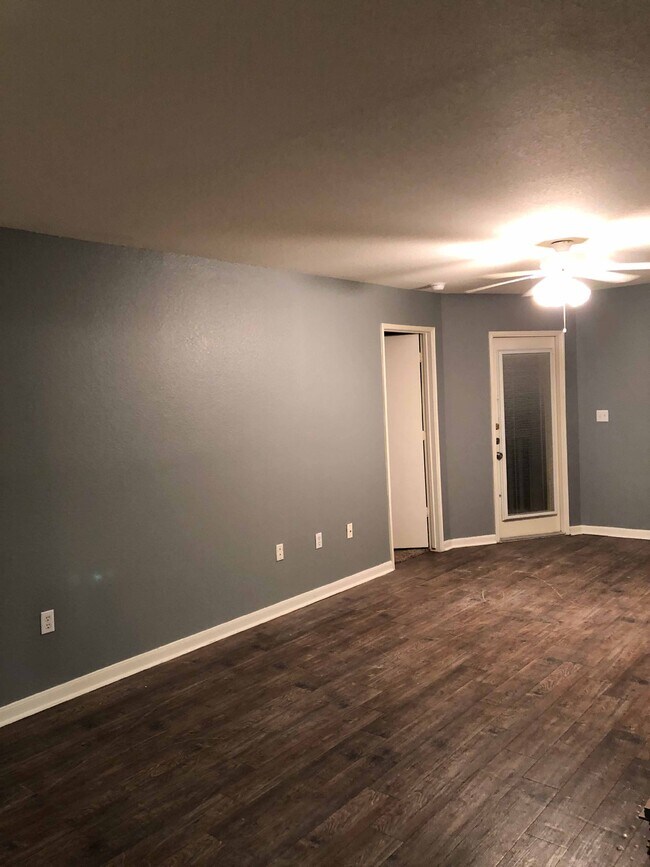 Living Area to Balcony - 521 Southwest Pkwy