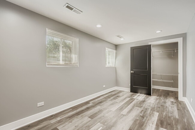 Building Photo - 5611 Allemong Dr