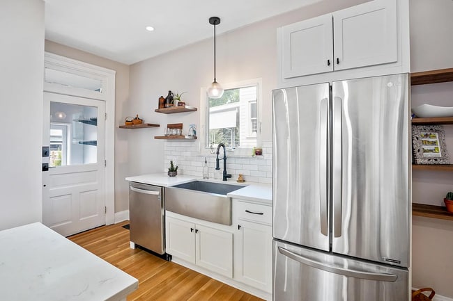 Building Photo - 329 E Jenkins Ave