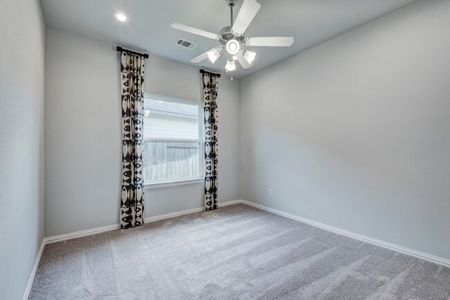 Building Photo - 208 Shoreview Dr