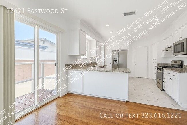 Building Photo - 22621 Eastwood St