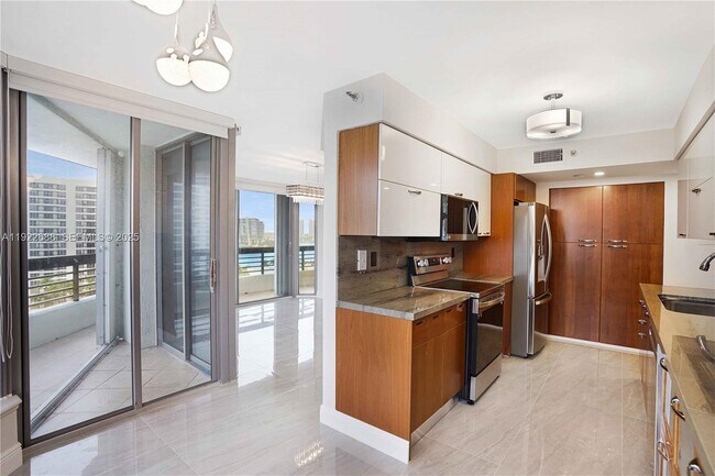 Building Photo - 3500 Mystic Pointe Dr