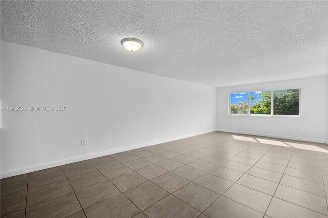 Building Photo - 6940 Miami Gardens Dr
