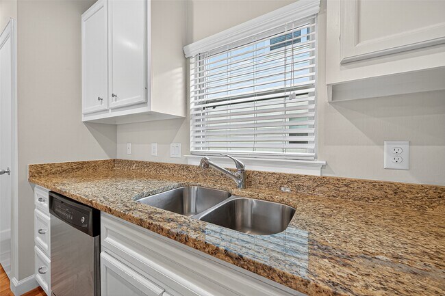 Building Photo - 11510 Main Ash Dr